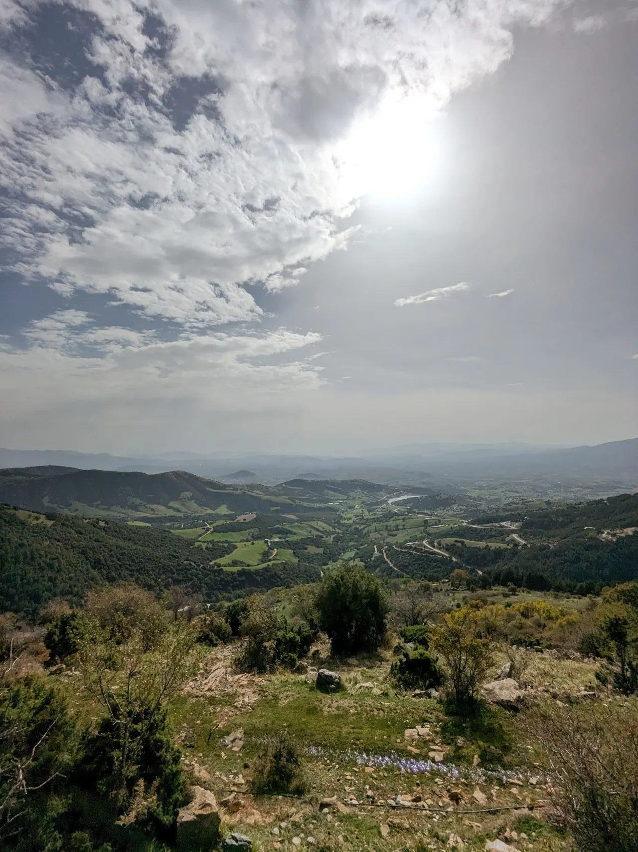 Ο θεσσαλικός κάμπος στους πρόποδες του Ολύμπου