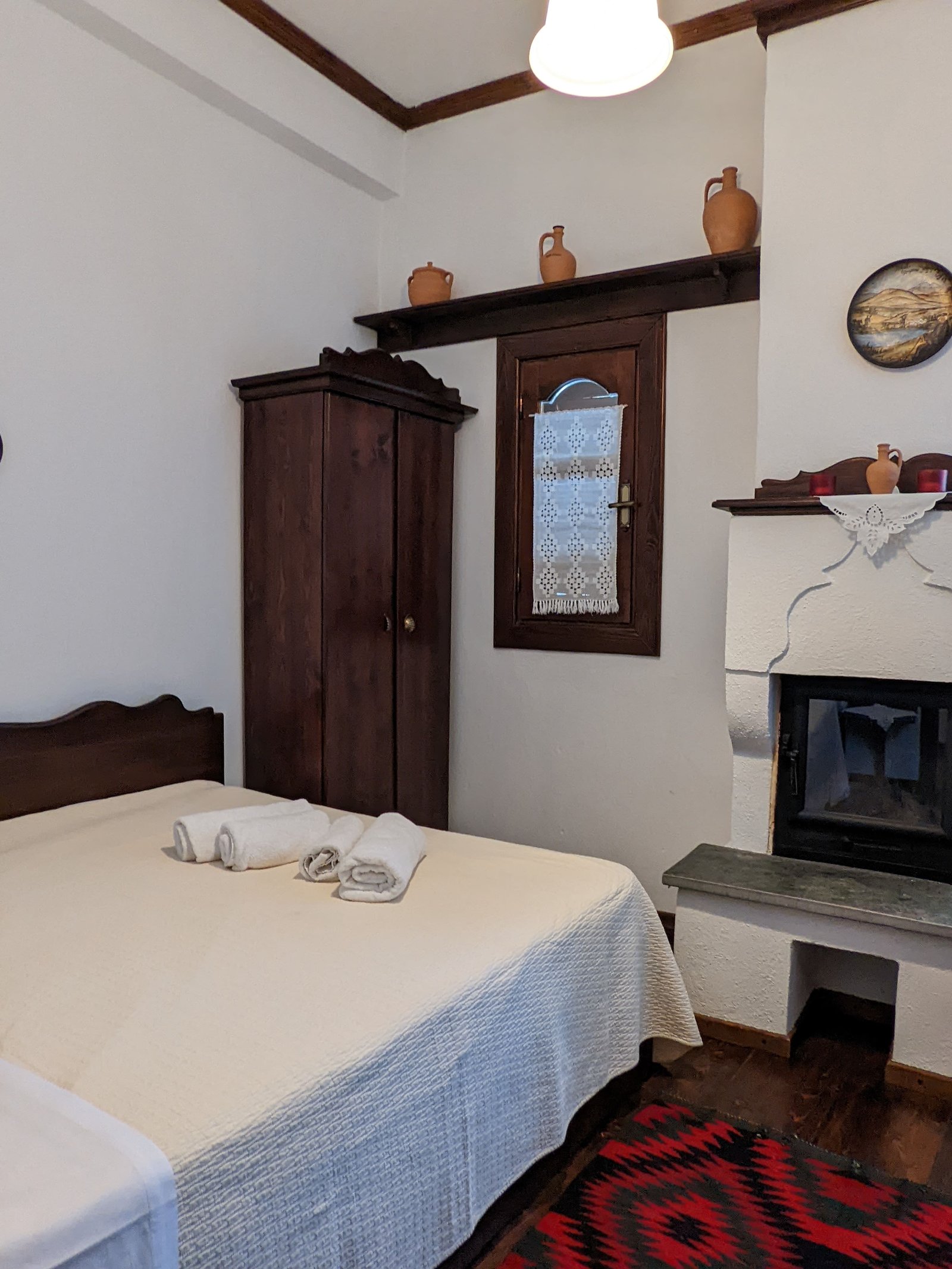 Mikro room — cosy and warm, with traditional stone walls